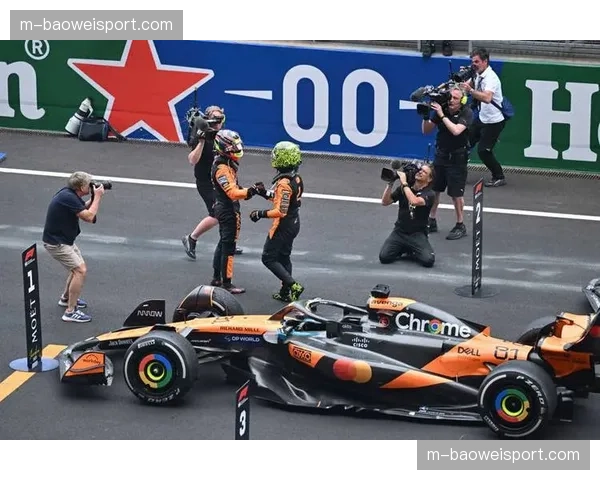 皮亚斯特里与车队沟通复盘日本站战术,承认存在判断失误 皮亚斯特里与车队沟通复盘日本站战术,承认存在判断失误